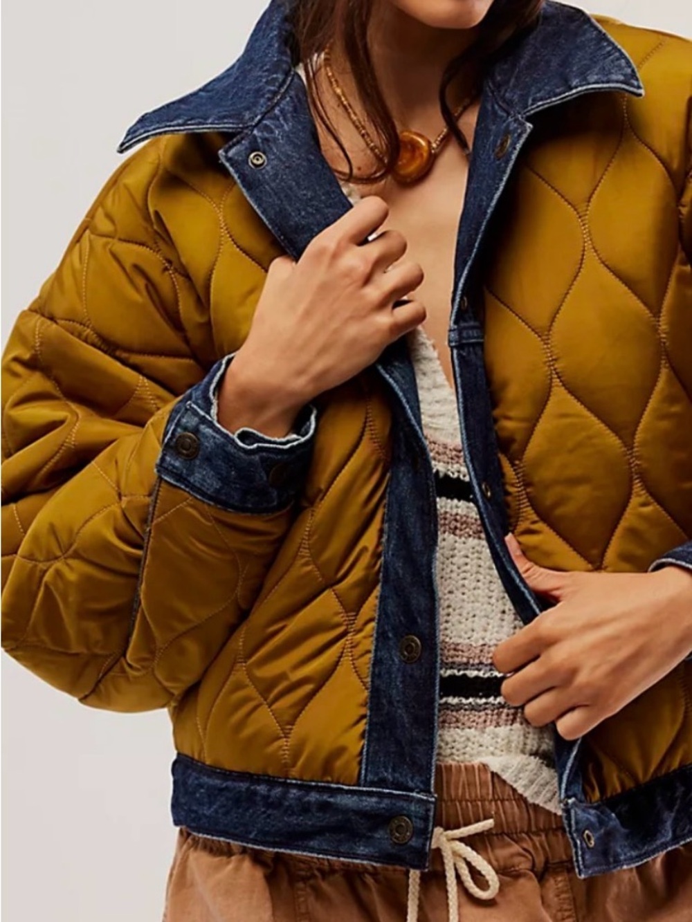 Levi's Blue Denim Trucker Jacket with Olive Quilted Lining - Picture 6 of 7